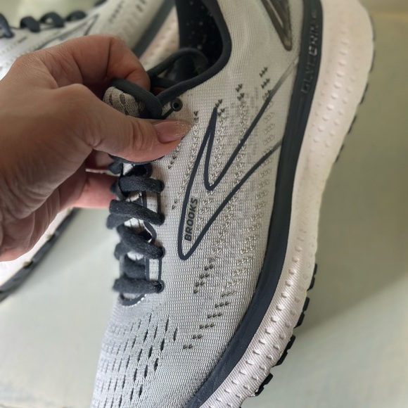 Brooks Men's Black and Gray Athletic Shoes - Picture 4 of 6